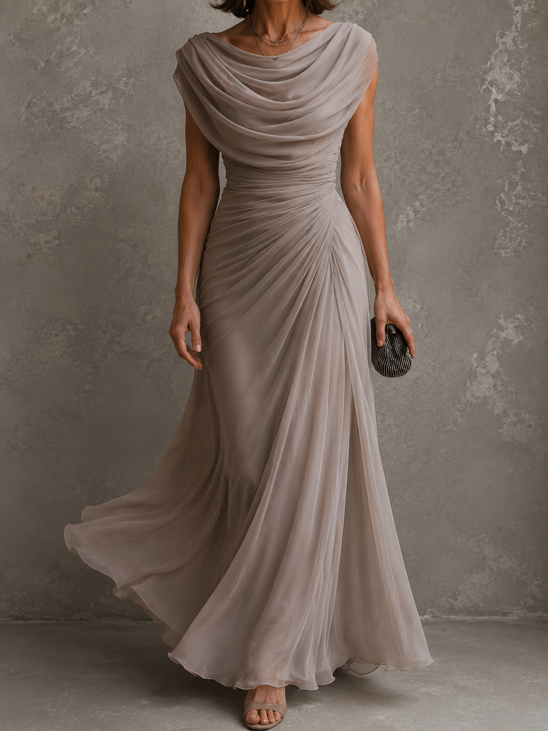 Drapiertes ärmelloses Maxikleid mit schwingendem bodenlangem Rock
