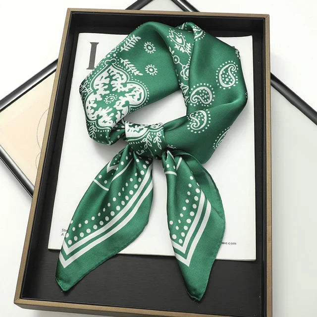 Seidenschal - Luxuriöses Satin-Accessoire | Streifenmuster