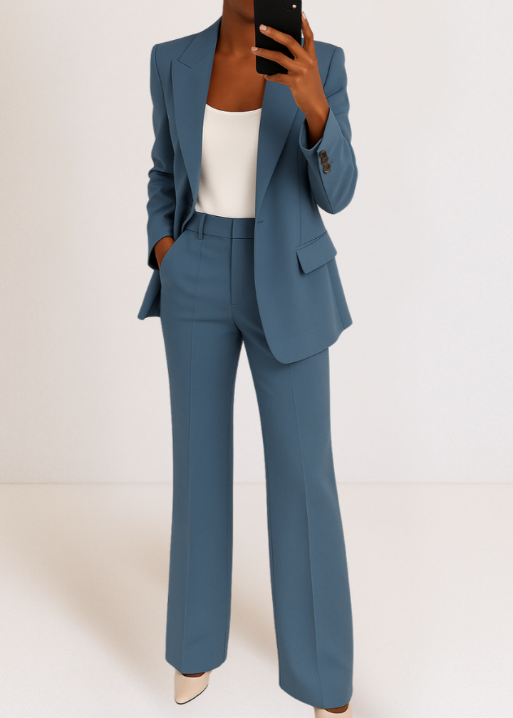 Damen-Zweiteiler: taillierter Blazer und Hose (Lounge-Set)