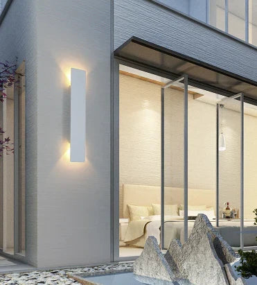 Moderne Außenleuchte – LED-Wandleuchte auf/ab, wasserdicht, vertikales Design