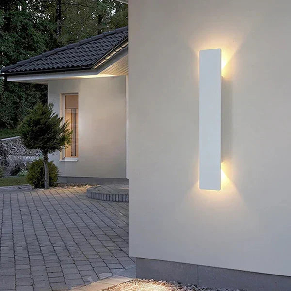 Moderne Außenleuchte – LED-Wandleuchte auf/ab, wasserdicht, vertikales Design