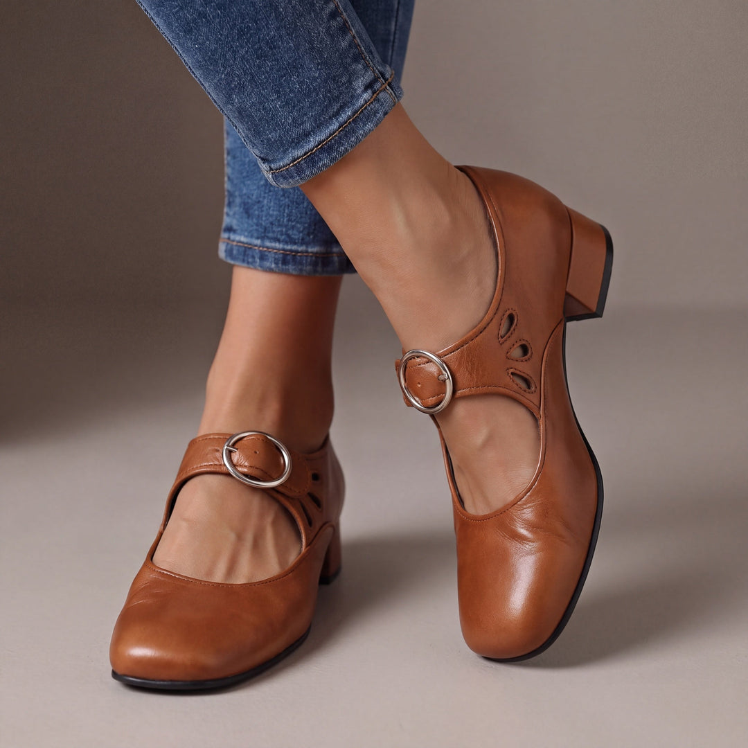 Riemchen-Pumps mit Schnalle und gepolsterter Innensohle