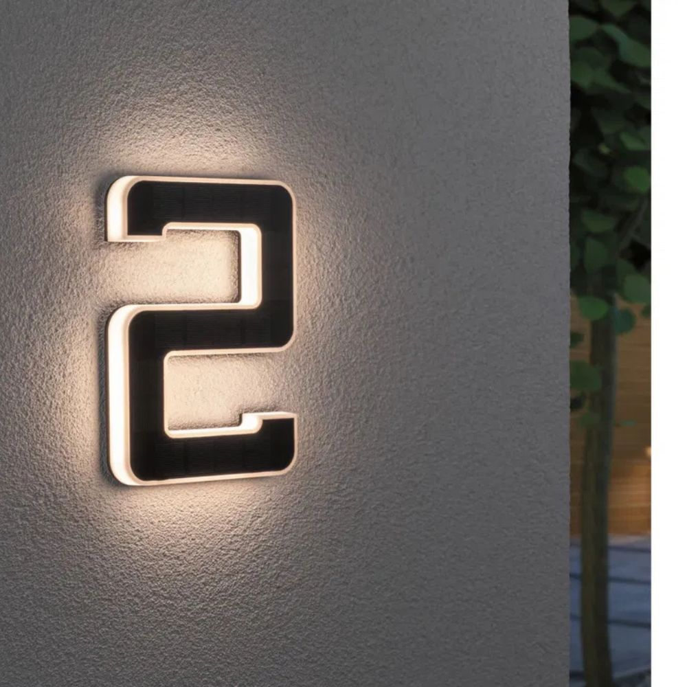 Solarbeleuchtete Hausnummer mit LED und Dämmerungssensor