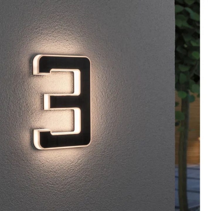 Solarbeleuchtete Hausnummer mit LED und Dämmerungssensor