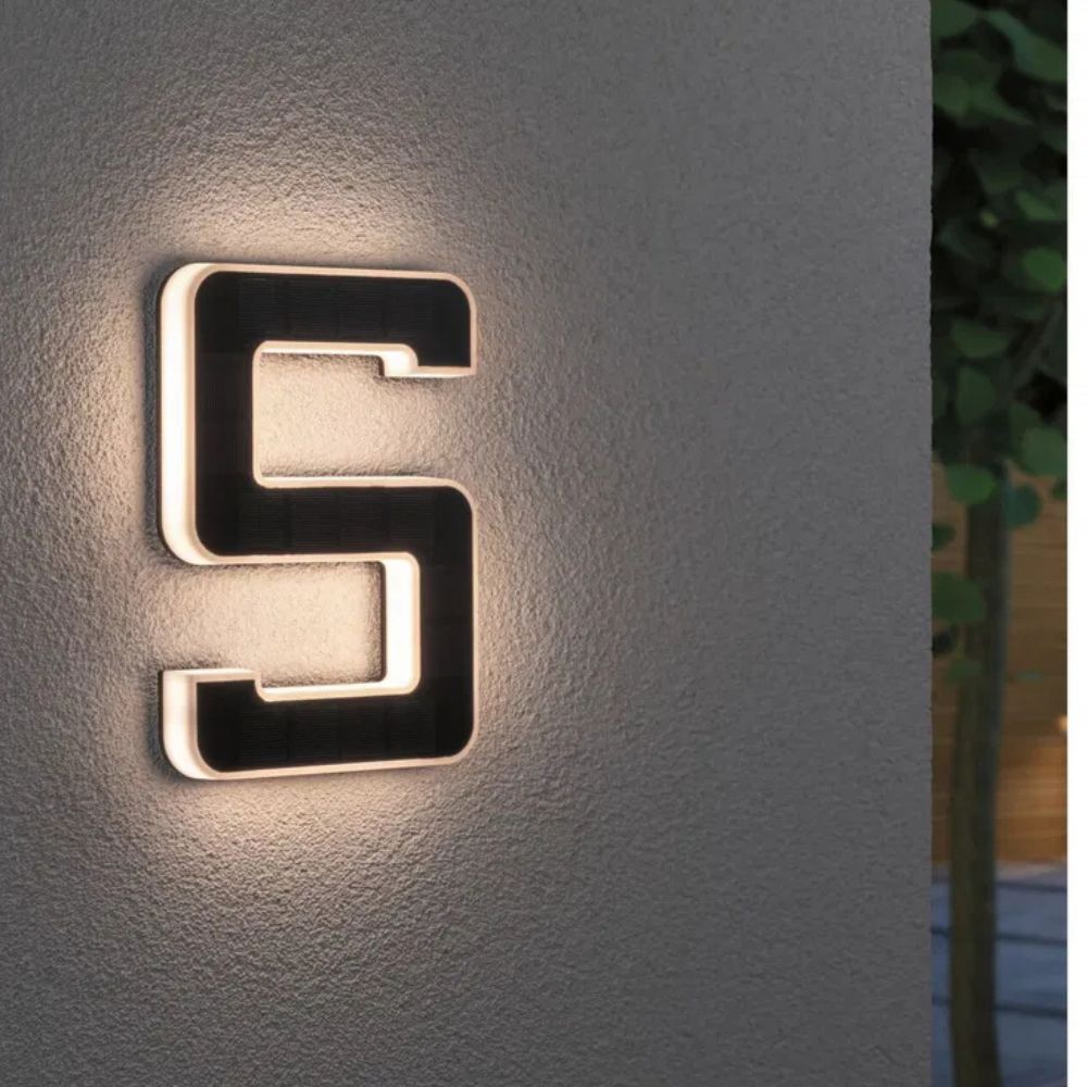Solarbeleuchtete Hausnummer mit LED und Dämmerungssensor