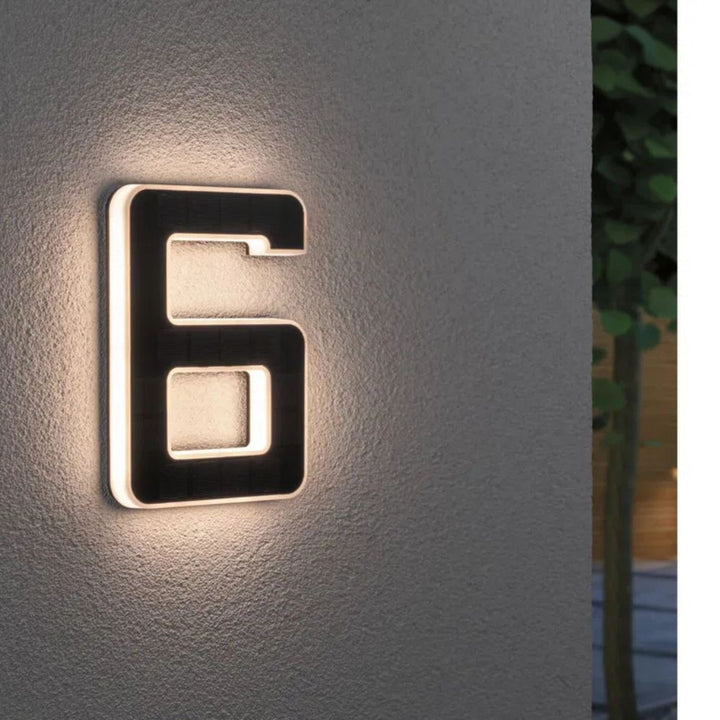 Solarbeleuchtete Hausnummer mit LED und Dämmerungssensor