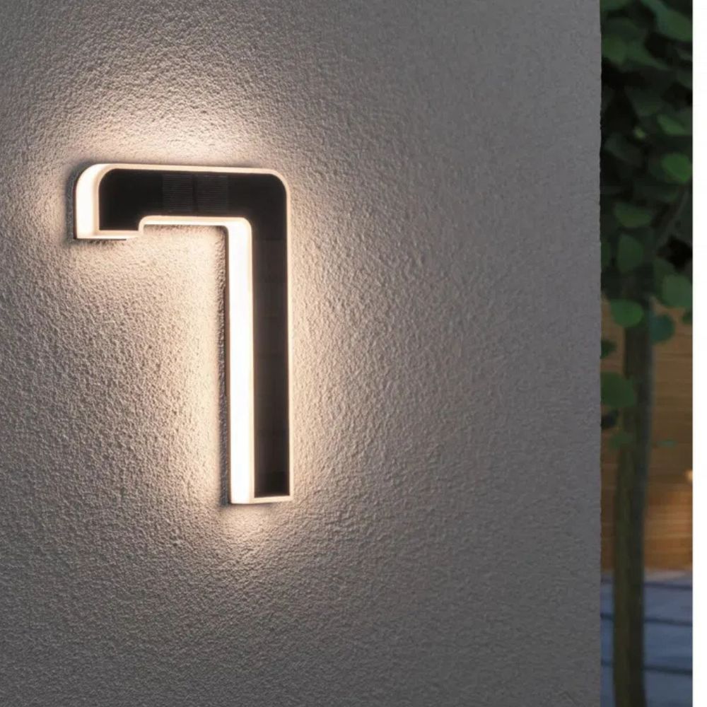 Solarbeleuchtete Hausnummer mit LED und Dämmerungssensor