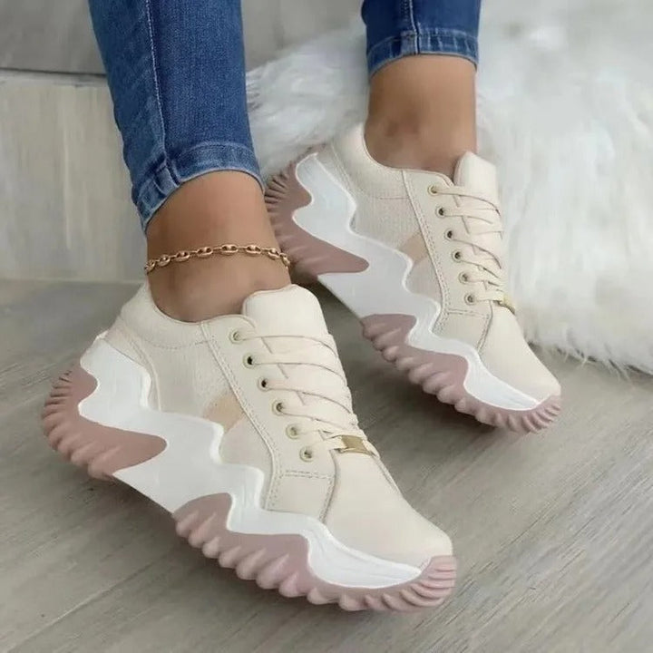 Damen Sneaker mit Schnürverschluss und texturierter Sohle