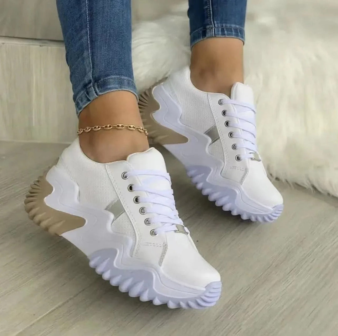 Damen Sneaker mit Schnürverschluss und texturierter Sohle