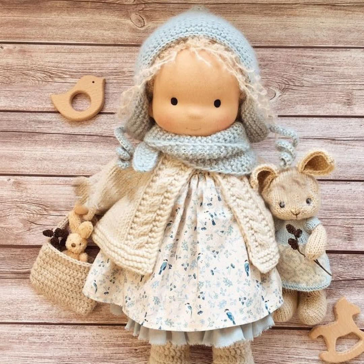 Handgemachte Waldorfpuppe aus natürlichen Materialien – 30 cm gross
