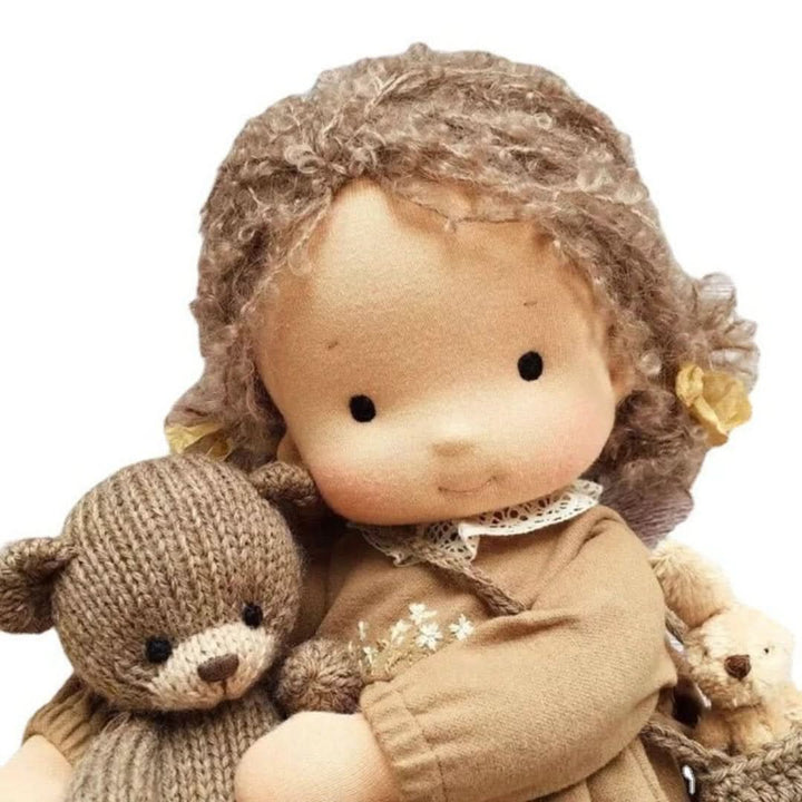 Handgemachte Waldorfpuppe aus natürlichen Materialien – 30 cm gross