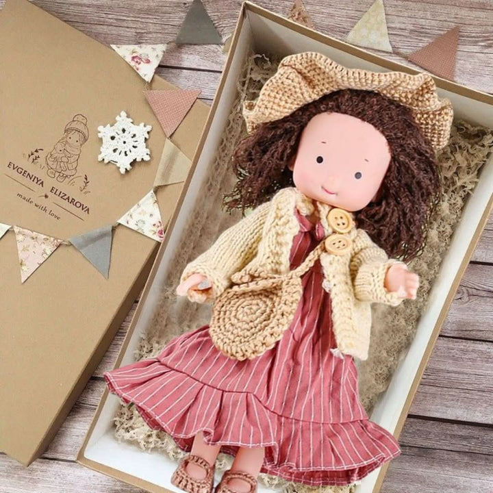 Handgemachte Waldorfpuppe aus natürlichen Materialien – 30 cm gross